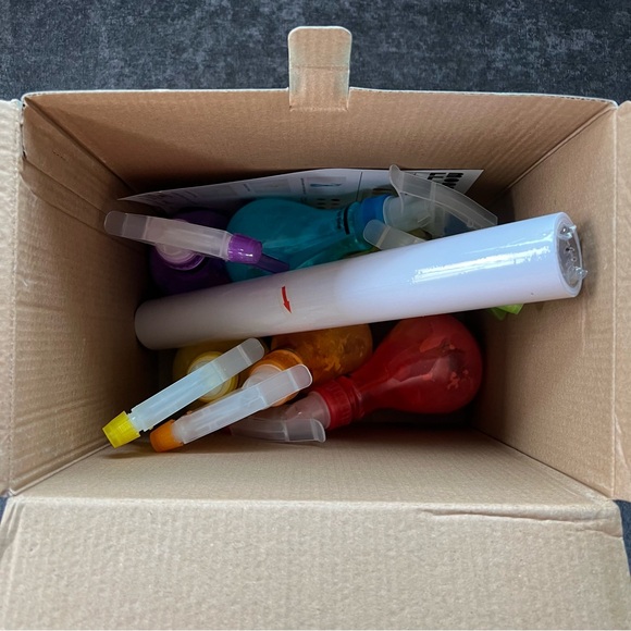 NIB Mondo Llama Spray Bottle Painting Kit - Picture 8 of 9